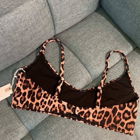 Good American Deep Scoop Bikini Top In Good Leopard Print - Picture 4 of 6